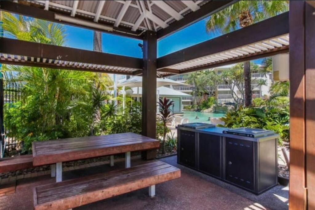 Resort Queen Studio At Alex Beach Resort Alexandra Headland Exterior foto